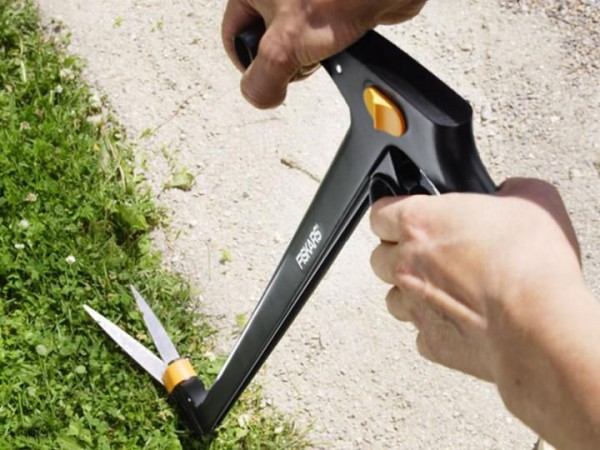 Foarfeca cu servo-mecanism pentru gazon lunga Fiskars GS46