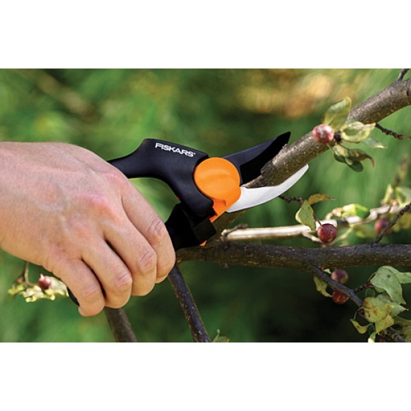 Foarfeca cu mecanism de forta Fiskars P94