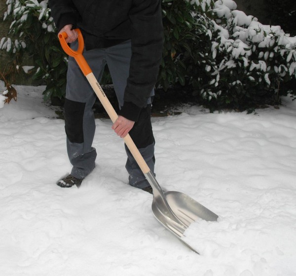 Lopata cu maner scurt pentru zapada si cereale Fiskars